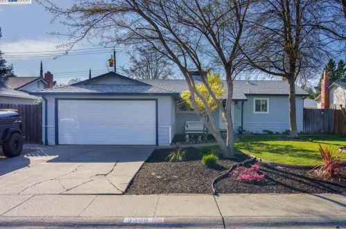 9308 Emily St, Elk Grove, CA 95624-1613