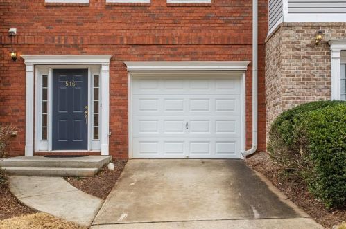 516 Lantern Wood Dr, Scottdale, GA 30079-1894