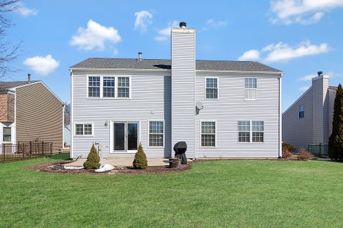 1198 Knollwood Dr, Carol Stream IL  60188-2943 exterior