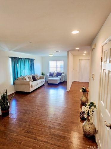 801 Kemp Ct, Compton, CA 90220-4570