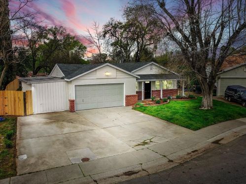 5649 Nostaw St, Citrus Heights, CA 95662-5122