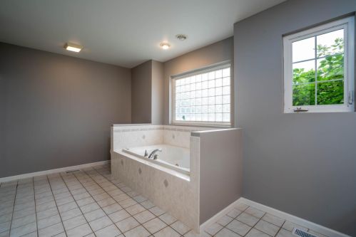 630 Merganser Dr, Hobart IN 46342-9487 exterior