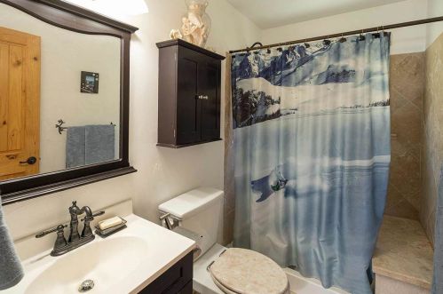 15800 Donnington Ln, Truckee CA  96161-1229 exterior
