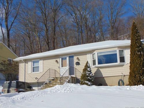 277 Robinwood Rd, Waterbury, CT 06708-2467