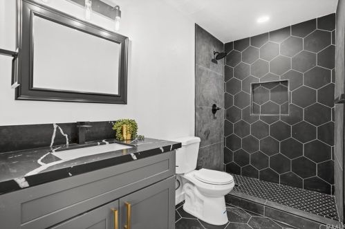 856 Avenida Taxco, Vista CA  92084-5339 exterior