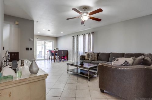 158 Warner St, Oceanside, CA 92058-1431