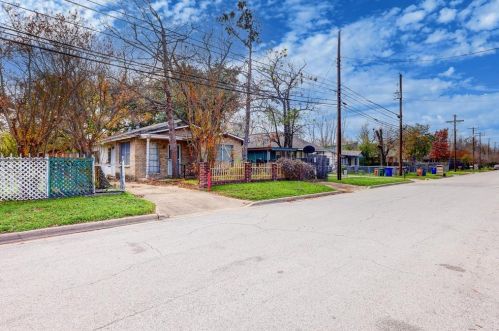 6209 Felix Ave, Austin TX  78741-3311 exterior