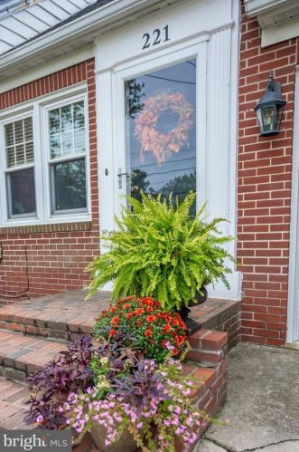 221 Clearview Rd, Hanover PA 17331-1311 exterior