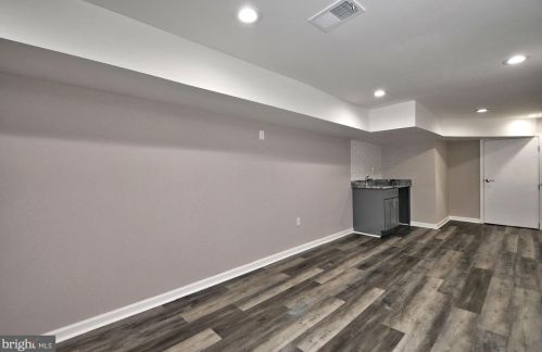 328 61 St, Philadelphia PA 19142-3402 exterior