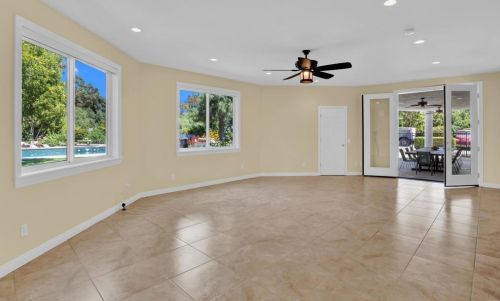 1156 Sugarbush Dr, Vista CA 92084-7464 exterior