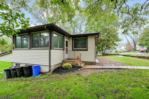 14 Sharon Ct, Dover NJ  07869-2607 exterior