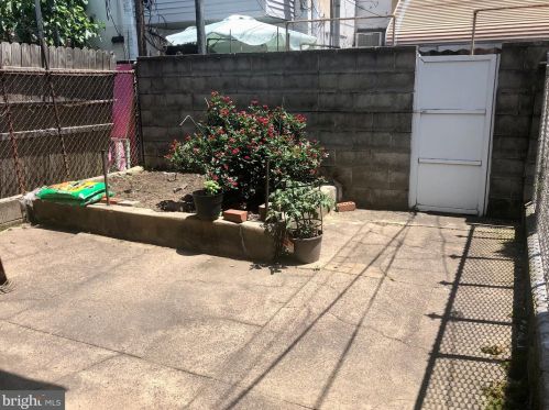 2523 12 St, Philadelphia PA 19133-1124 exterior