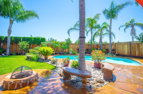 1746 Fir Dr, Los Banos CA 93635-5236 exterior