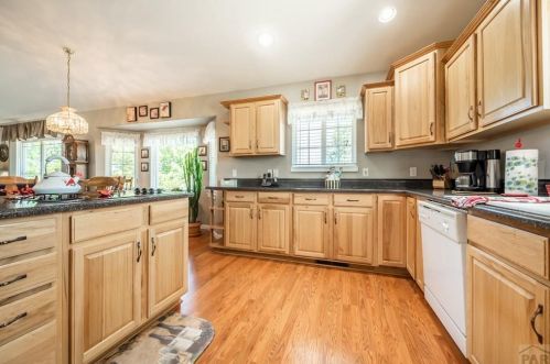 1877 Clifftop Ln, Pueblo CO 81007-3931 exterior