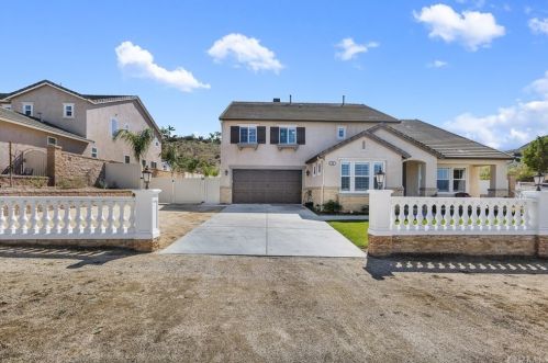150 Breeders Cup Pl, Norco, CA 92860-5127