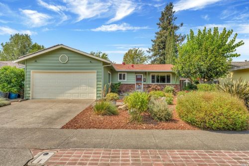 425 Surrey Dr, Santa Rosa, CA 95401-6029