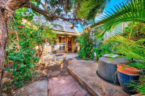 747 15th Ave, Honolulu, HI 96816-3611