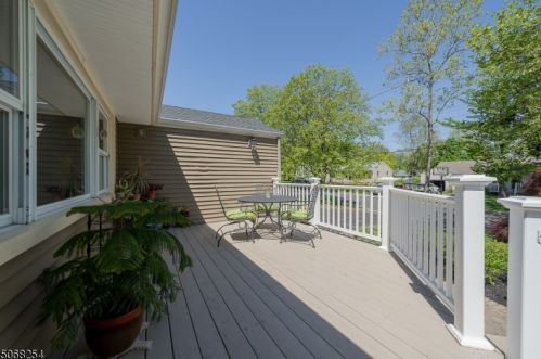 8 Rosewood Dr, Madison, NJ 07940-1121
