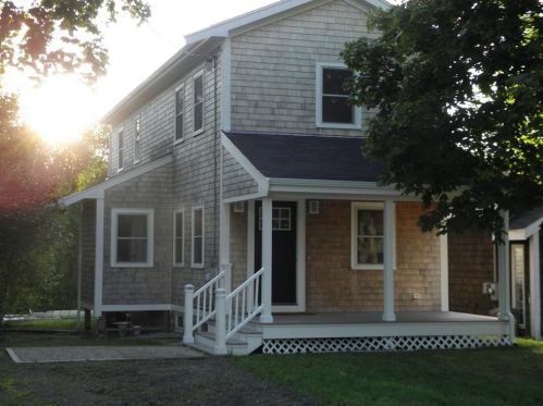 7 Birch Swamp Rd, Warren, RI 02885-1013