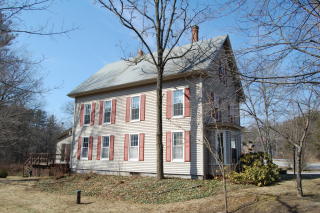 412 Riverdale Rd, Weare, NH 03281-5523