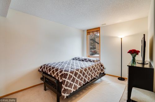 232 Franklin Ave, Minneapolis MN  55404-2300 exterior