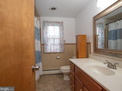 2106 Lyndell Dr, Lancaster PA  17601-5728 exterior