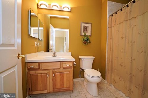 175 Meadowlark Dr, Trenton NJ  08690-3545 exterior