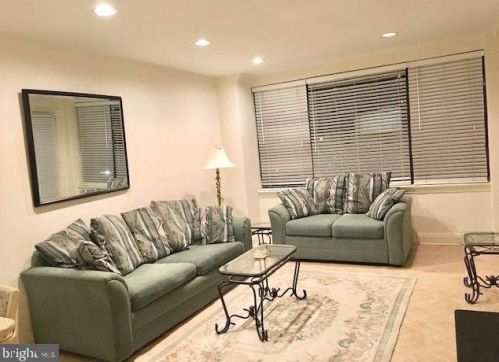 101 Raleigh Ave, Atlantic City, NJ 08401-5865
