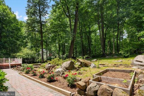 1063 Stuart Rd, Princeton NJ  08540-1219 exterior