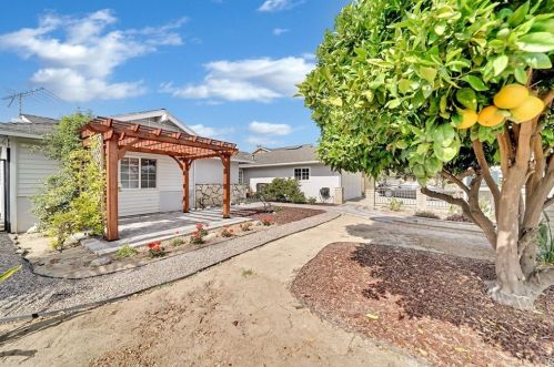 10321 Cardinal Ave, Santa Ana, CA 92708-7405