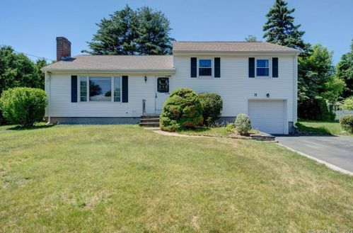 11 Terrie Rd, Farmington, CT 06032-2421