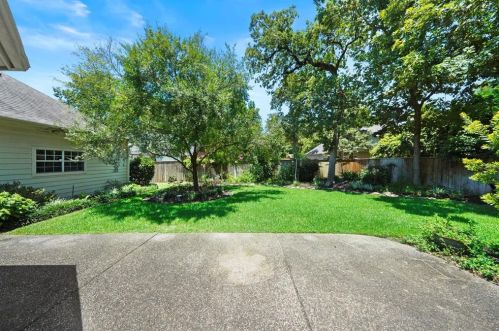 28 Wedgewood Blvd, Conroe TX  77304-1349 exterior