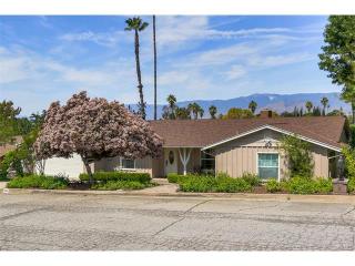 666 Center Crest Dr, Redlands, CA 92373-7011
