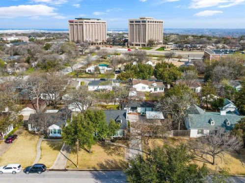 6116 Locke Ave, Fort Worth TX  76107-5515 exterior