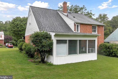 8421 Chippewa Rd, Philadelphia PA 19128-1206 exterior