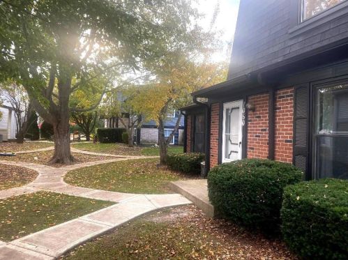 1060 Inverrary Ln, Bannockburn, IL 60015-3610