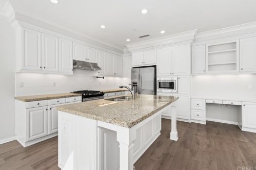 56 Rembrandt, Irvine CA  92620-7314 exterior