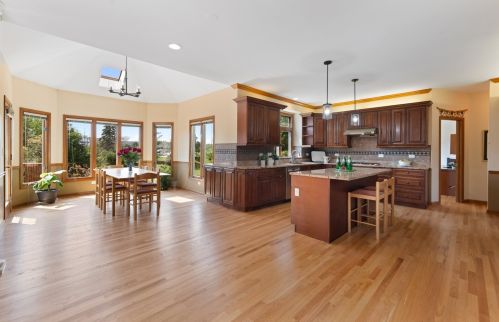 6870 Fieldstone Dr, Willowbrook IL  60527-6968 exterior