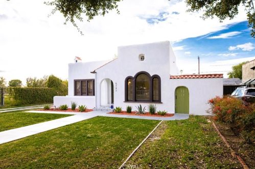 5743 Magnolia Ave, Riverside CA  92506-1824 exterior