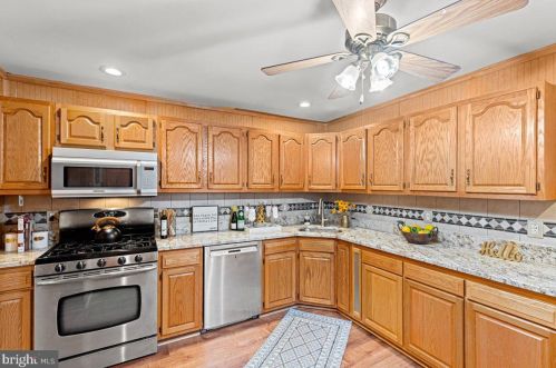 208 Pkwy Ave, Trenton NJ 08618-2749 exterior