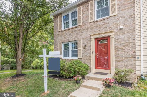 8166 Dark Den Cir, Springfield, VA 22153-3712