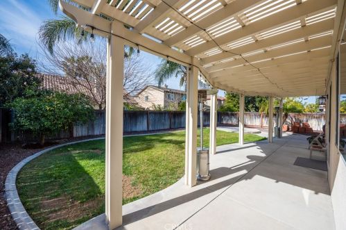 4256 Pondhill Ct, Riverside CA  92505-3464 exterior