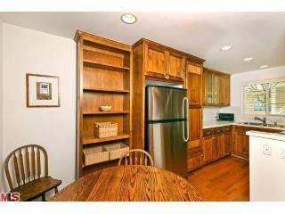 135 Montana Ave, Santa Monica CA  90403-1060 exterior