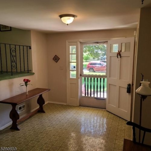 4 Fischer Pl, Whippany, NJ