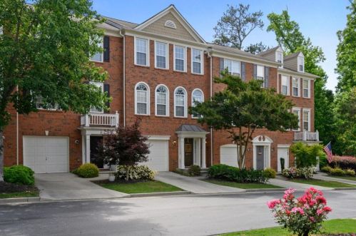 2535 Bridlewood Ln, Atlanta, GA 30339-1975