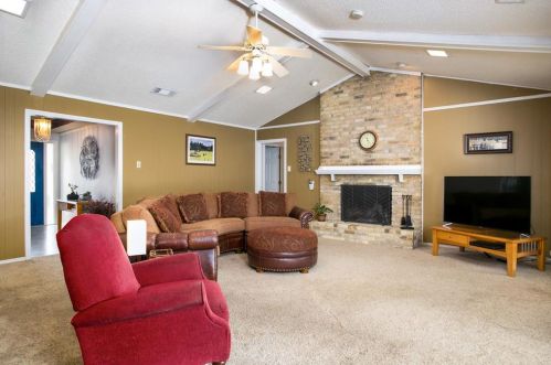 2702 Peach Tree Dr, Carrollton TX 75006-4735 exterior