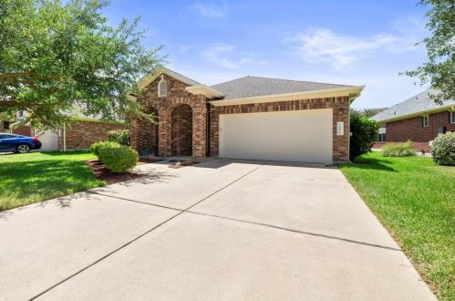 201 Desert Primrose Dr, Austin, TX 78748-4032