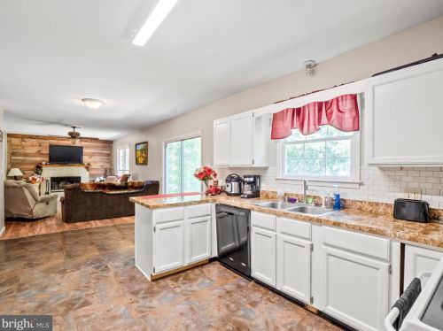 6827 Red Rose Village Dr, Fredericksburg, VA 22407-6240