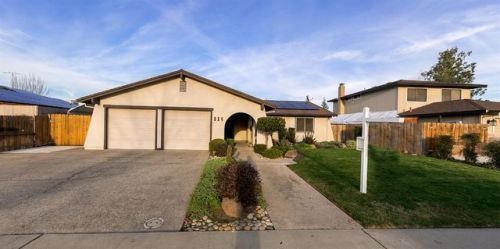 824 Placer Ave, Manteca, CA 95336-3839