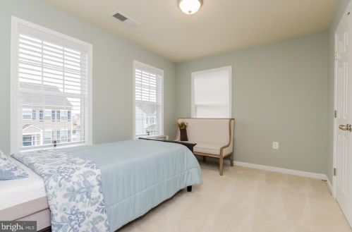 169 Colonial Dr, Charles Town WV 25414-4920 exterior